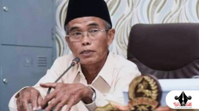 PROFIL. Potret Ketua Komisi IV DPRD Sumenep, Sami'oeddin, saat mengikuti dapat paripurna di gedung dewan beberapa waktu lalu. (doc. redaksi parekas.com)