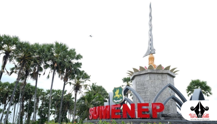 MONUMEN. Potret Tugu Keris milik Sumenep yang berlokasi di Kecamatan Pragaan, tepatnya di pintu masuk perbatasan Sumenep-Pamekasan. (doc. redaksi parekas.com)