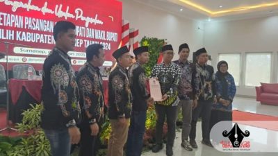 Bupati dan Wakil Bupati Sumenep terpilih menerima SK pengesahan dari KPU. (doc. redaksi parekas)