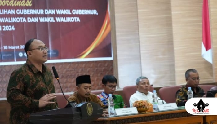 PODIUM: Pembukaan Rakor finalisasi infografis Pilkada Serentak 2024 di Kota Malang, menghadirkan perwakilan KPU dari berbagai daerah untuk meningkatkan transparansi pemilu. (Dok. Redaksi Parekas)