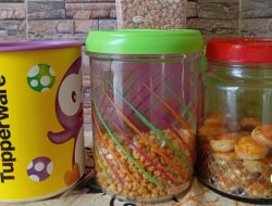Lebaran dan Kue di Rumah Orang