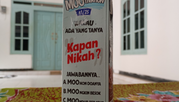SINDIR: Kemasan susu dengan humor soal pertanyaan 'Kapan Nikah?' mencerminkan fenomena interogasi terselubung dalam silaturahmi Lebaran. (Dok. Redaksi Parekas?