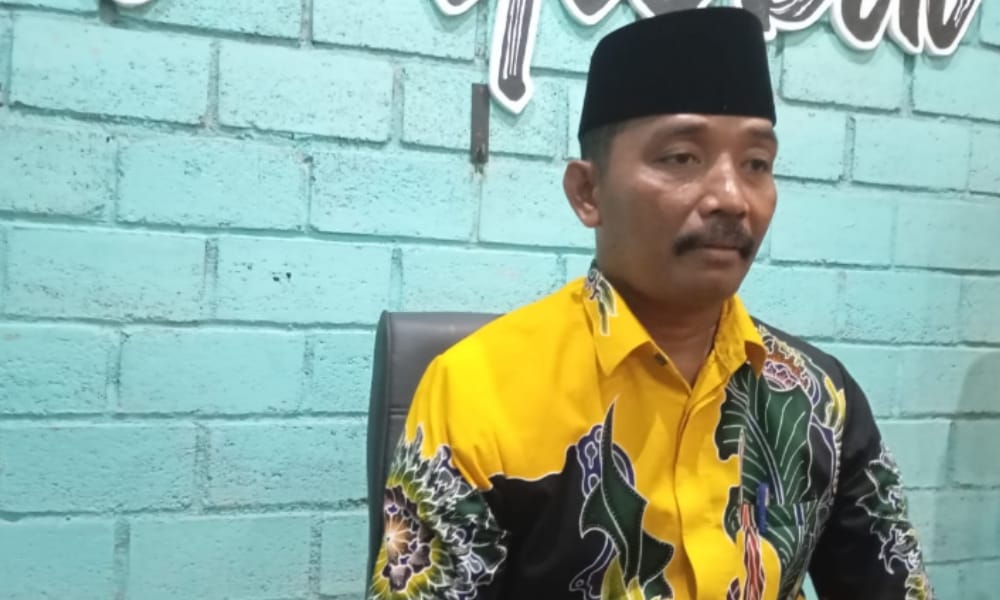 OPTIMIS: Bapak Atnawi (Kepala Desa Badur) Secara tegas mendukung langkah Pemkab Sumenep untuk terus memajukan sektor pariwisata lokal di pantai badur dalam wawancara kemarin, Kamis (10/04/2025)