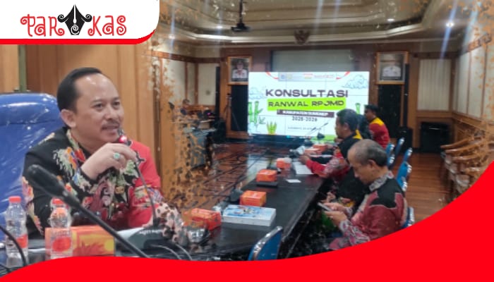 KOLASE: Arif Firmanto Kepala Bappeda Kabupaten Sumenep dalam Rapat Ratwal RPJMD 2025-2029. (Dok. Redaksi)