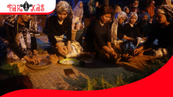 KOMPAK: Para Ibu yang sedang melakukan tradisi ngiling bumbu dalam sebuah pesta hajatan