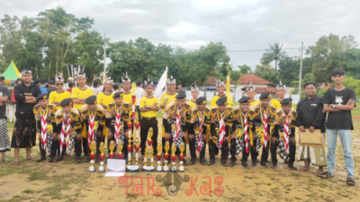 SEMANGAT: Regu pramuka penggalang PP Sumber Mas saat sesi foto bersama di sebuah acara perkemahan